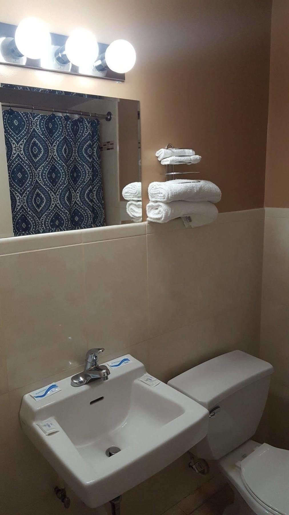 New Relax Inn Бріджвью Екстер'єр фото